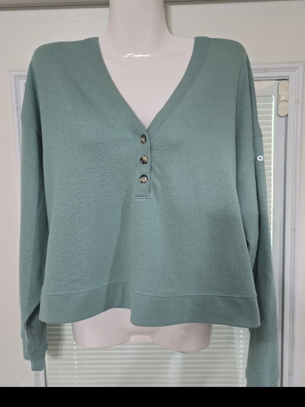 ALO Yoga Women's Sage V-Neck Button Front M-L